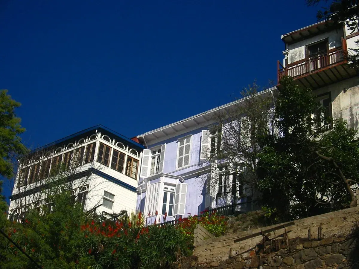 Historic houses on a Valparaíso hillside
